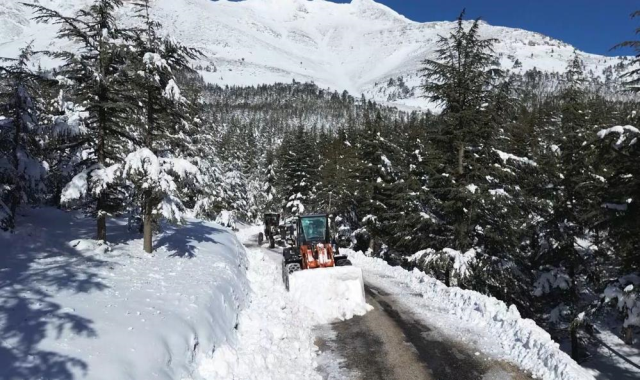 yazin 50 dereceyi goren ilcede 1 metre kar var 19479574 8343 m