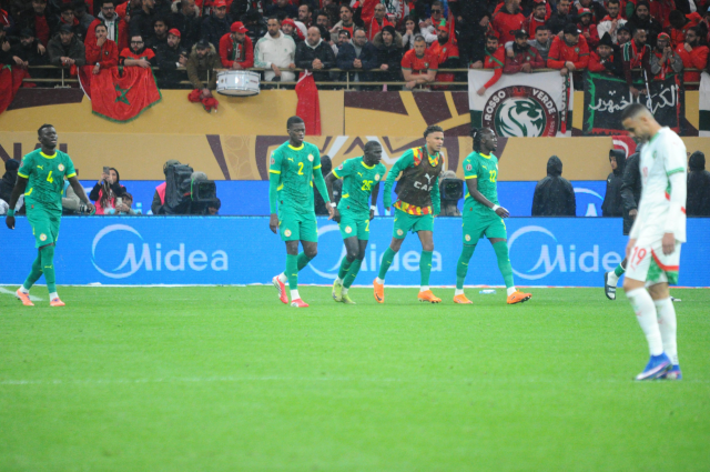 Незабываемый финал на долгие годы! Они покинули поле, вернулись и стали чемпионами, отразив пенальти на 90+24