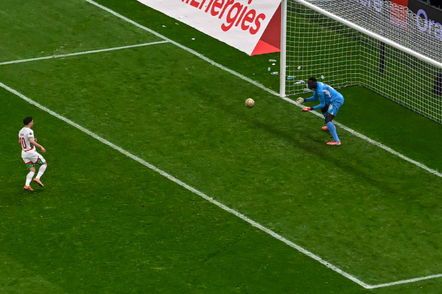 Незабываемый финал на долгие годы! Они покинули поле, вернулись и стали чемпионами, отразив пенальти на 90+24