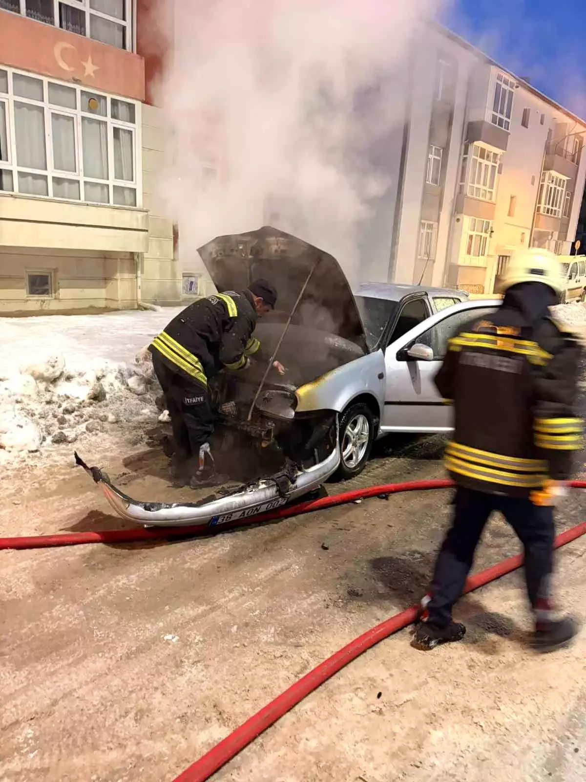 Yozgat'ta otomobil alev alev yandı
