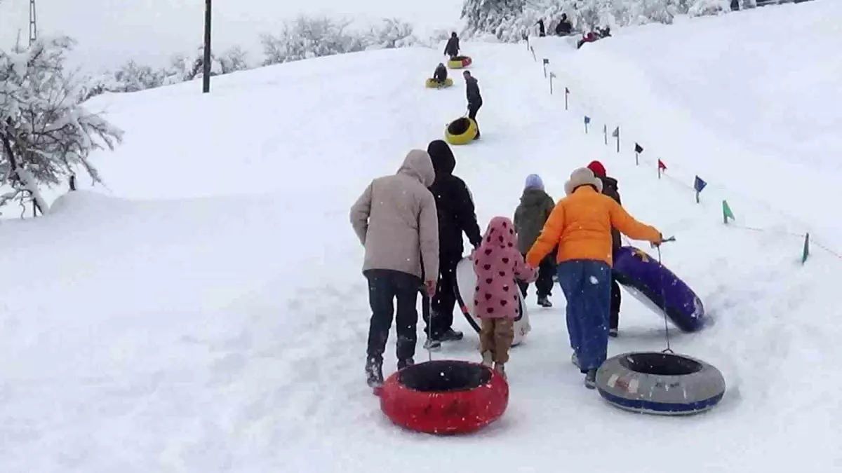Abant Gölü Milli Parkı'nın yamaçları kayak merkezi oldu