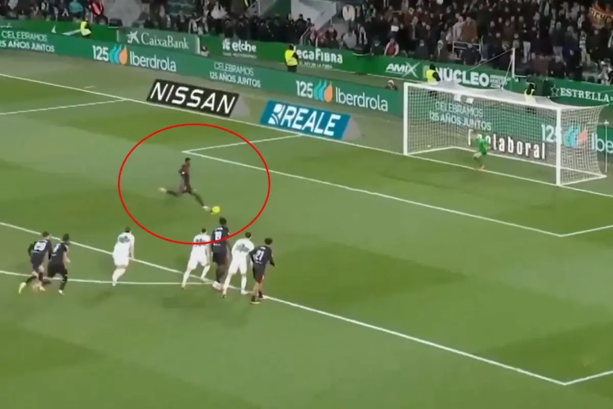 Afrika Kupası'ndan gelip takımını kurtardı