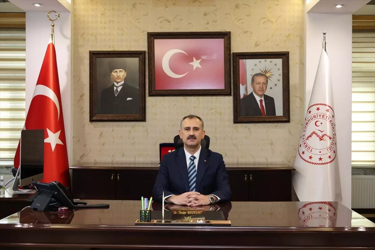 Ağrı Valisi Bozkurt'tan, 'çiçek ve hediye yerine ihtiyaç sahiplerine bağış yapın' çağrısı Açıklaması