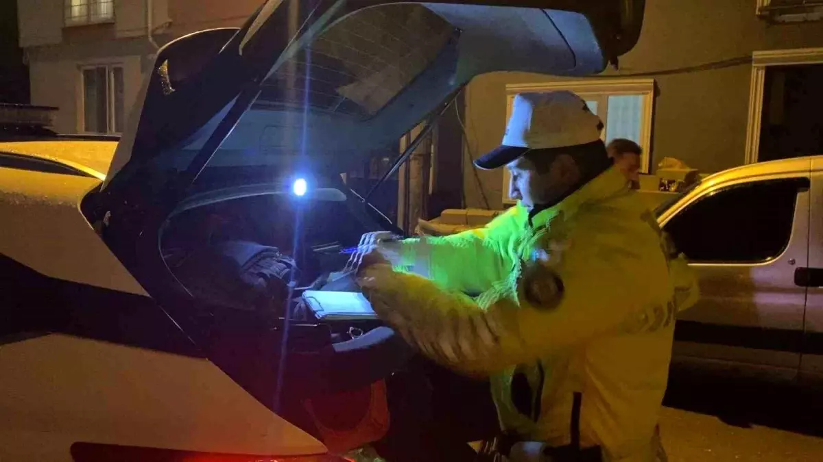 Alkollü sürücü 'dur' ikazına uymadı, çıkmaz sokakta yakalandı