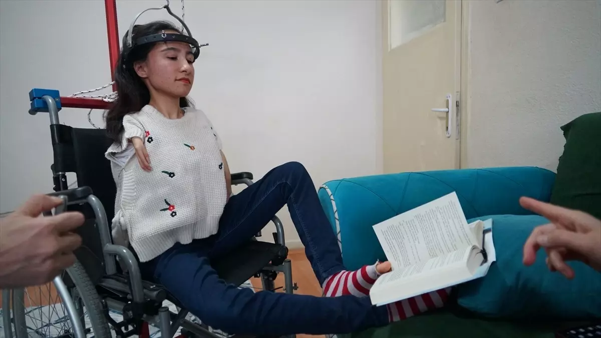 Ayaklarıyla hayata tutunan Kader, skolyozla mücadelesinde ameliyata hazırlanıyor