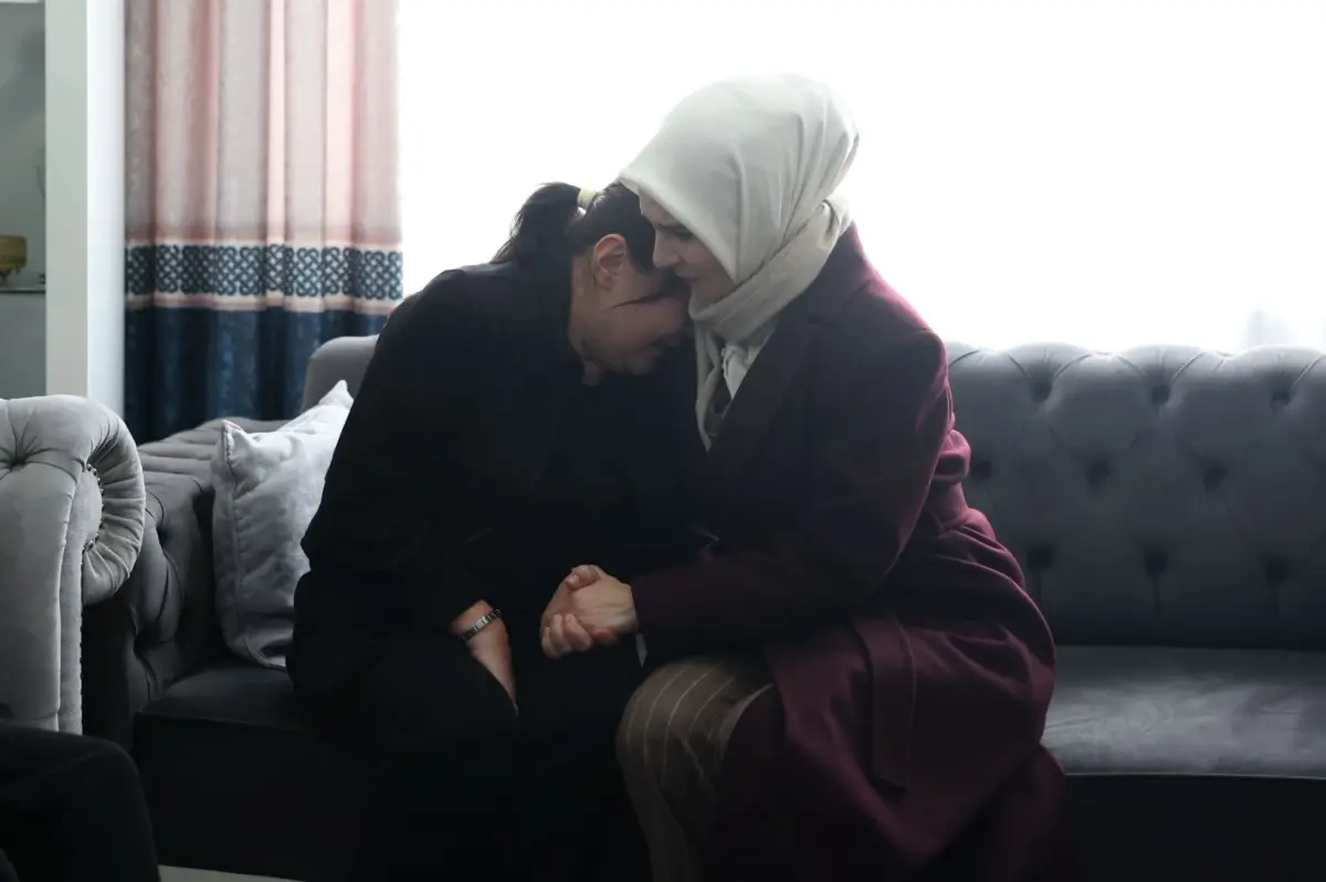 Aile Bakanı Göktaş, Bıçaklı Saldırıda Hayatını Kaybeden Atlas Çağlayan'ın Ailesine Taziye Ziyaretinde Bulundu