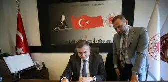 Balıkesir Cumhuriyet Başsavcısı Abdulkadir Akın, AA'nın 'Yılın Kareleri' oylamasına katıldı