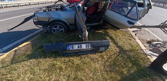 Balıkesir'de çöp kamyonuna çarpan otomobildeki 1 kişi öldü, 2 kişi yaralandı