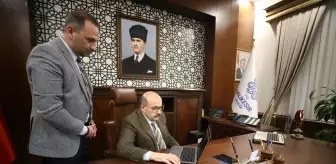 Balıkesir Valisi İsmail Ustaoğlu, AA'nın 'Yılın Kareleri' oylamasına katıldı