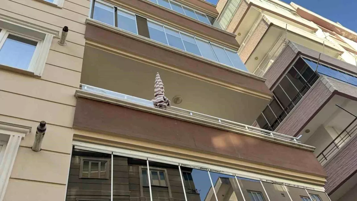 Balkondan düşen yaşlı kadın hayatını kaybetti