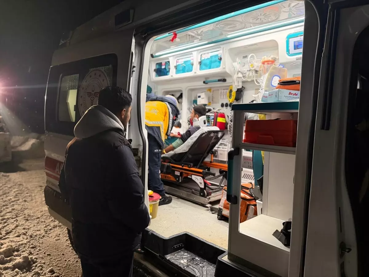 Batman'da yolu kapalı köyde yaralanan çocuk için ekipler seferber oldu