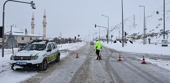 Bayburt-Erzurum kara yolu çığ nedeniyle ulaşıma kapandı