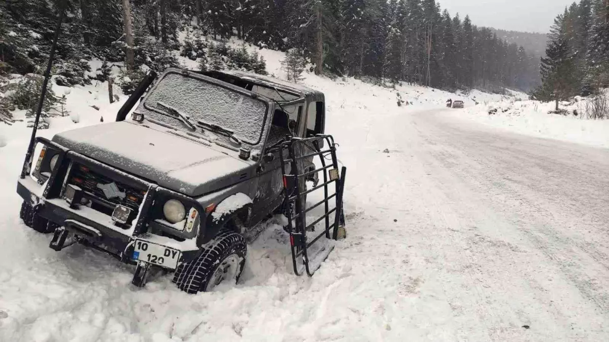 Bilecik'te buzlanma kazaya neden oldu otomobil takla attı