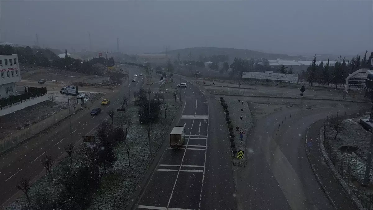 Bilecik'te kar yağışı etkili oluyor