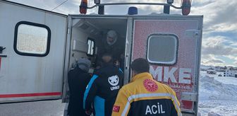 Bingöl'de yolu kardan kapanan köydeki KOAH hastası paletli ambulansla hastaneye ulaştırıldı