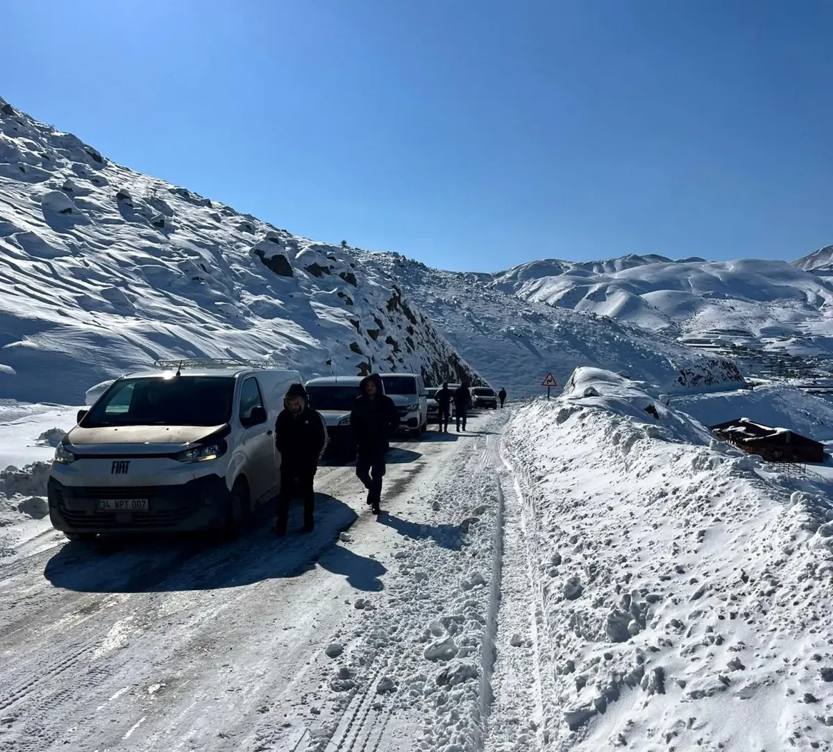 Birçok araç mahsur kaldı