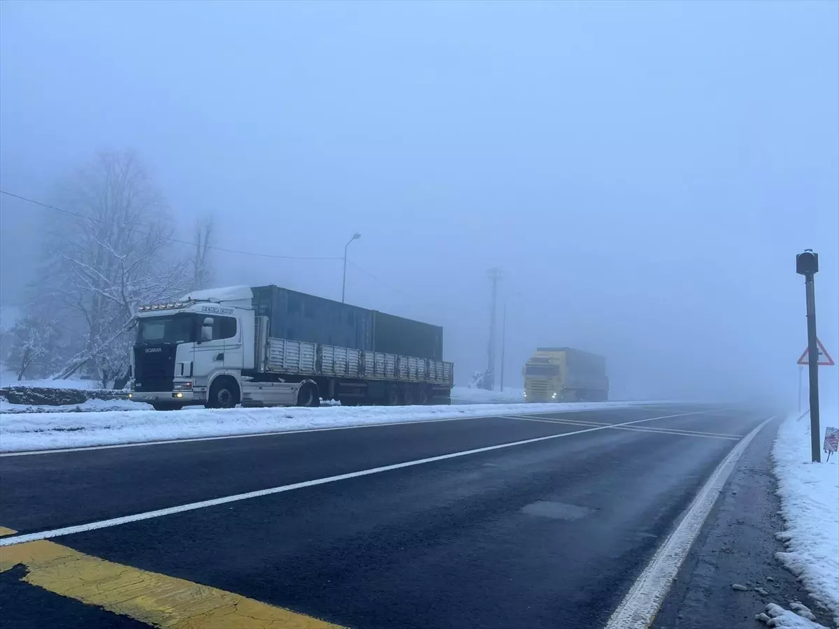 Bolu Dağı'nda sis etkili oldu