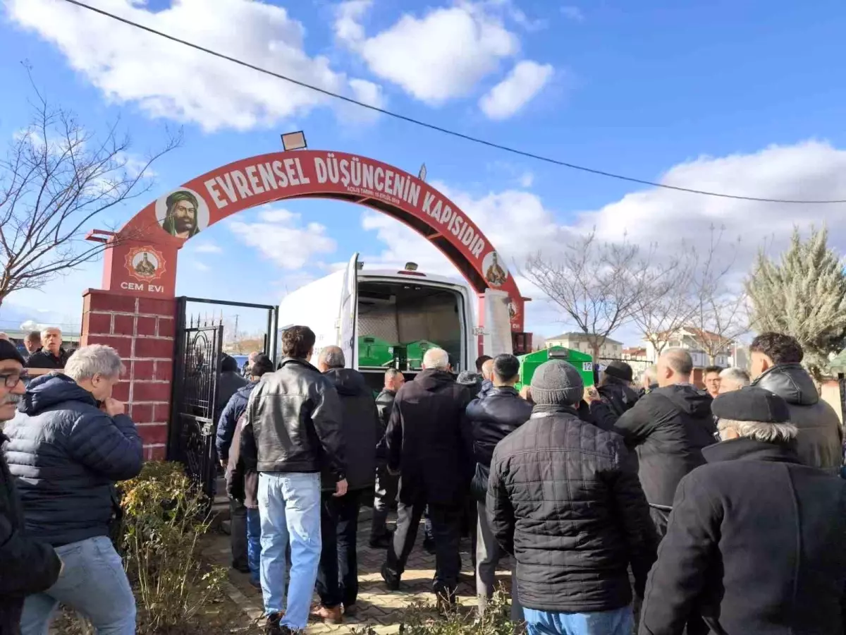 Bursa'da feci kazada hayatını kaybeden 2 genç kız son yolculuğuna uğurlandı