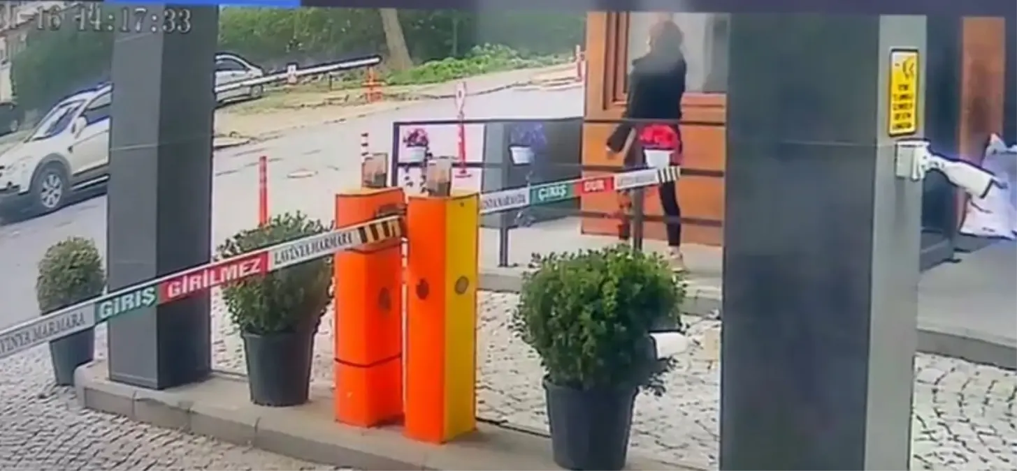 Büyükçekmece'de 7 yaşındaki kızını kullanarak evlerden hırsızlık yapan kadın yakalandı