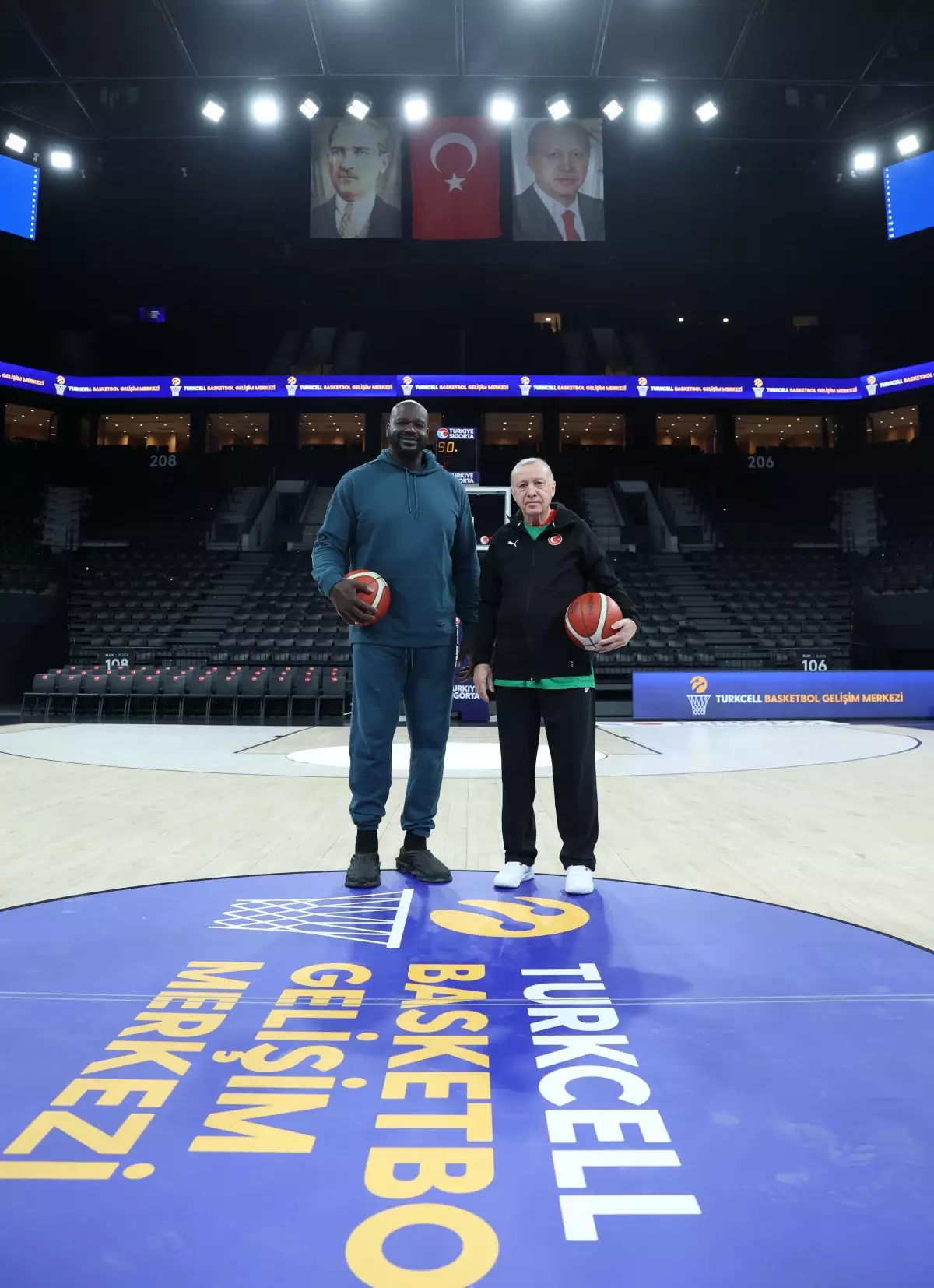 Cumhurbaşkanı Erdoğan, eski NBA oyuncusu Shaquille O'Neal ile bir araya geldi
