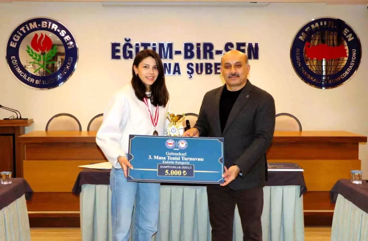 Eğitim-Bir-Sen'den ödüllü 2. Masa Tenisi Turnuvası: Adana'da raketler dostluk için sallandı