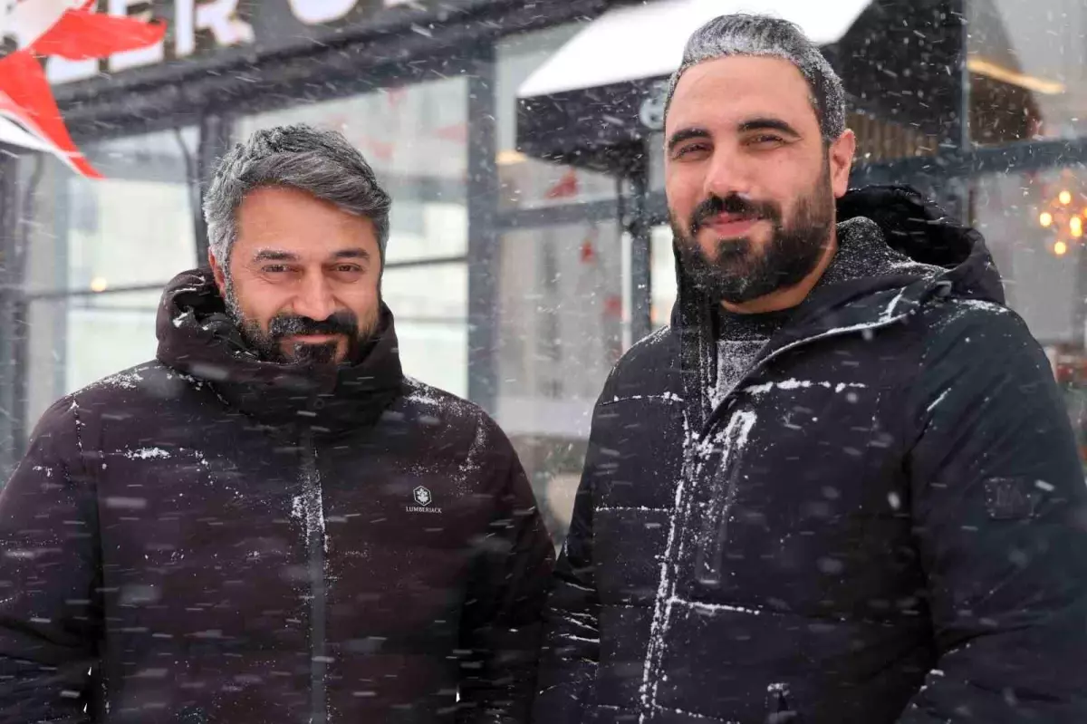 Elazığ'da doğaseverin köpeklerle zor anları dron kamerasında