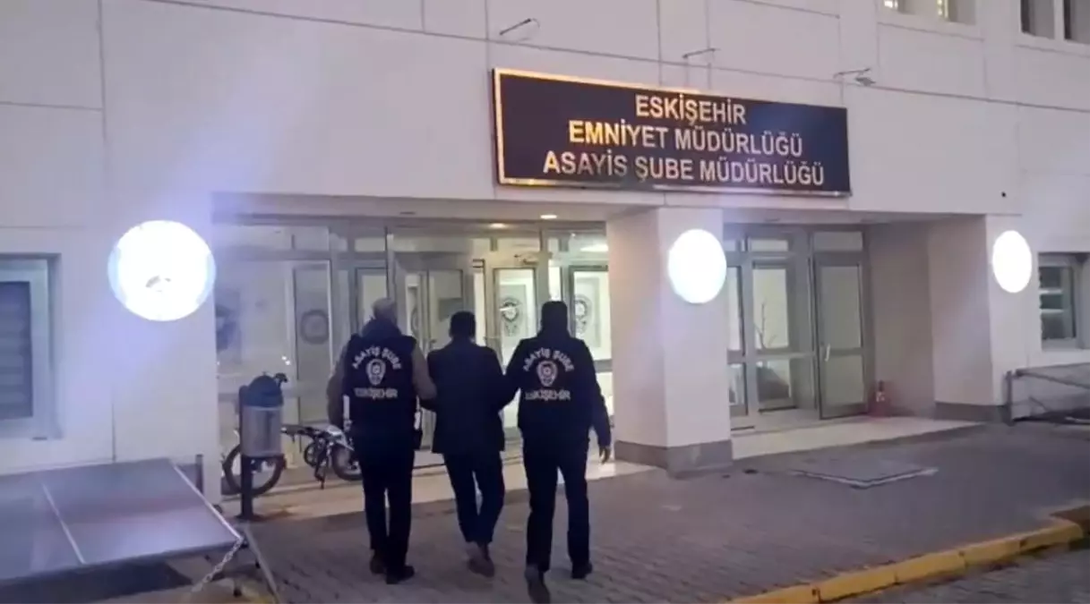 Farklı suçlardan 52 yıl hapisle aranan 3 şahıs yakalandı