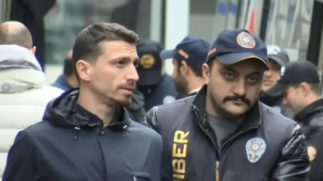 Surprise visit to Mert Hakan in prison by Galatasaray football players