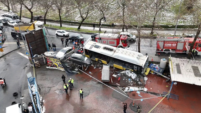 İETT otobüsü otoparka daldı