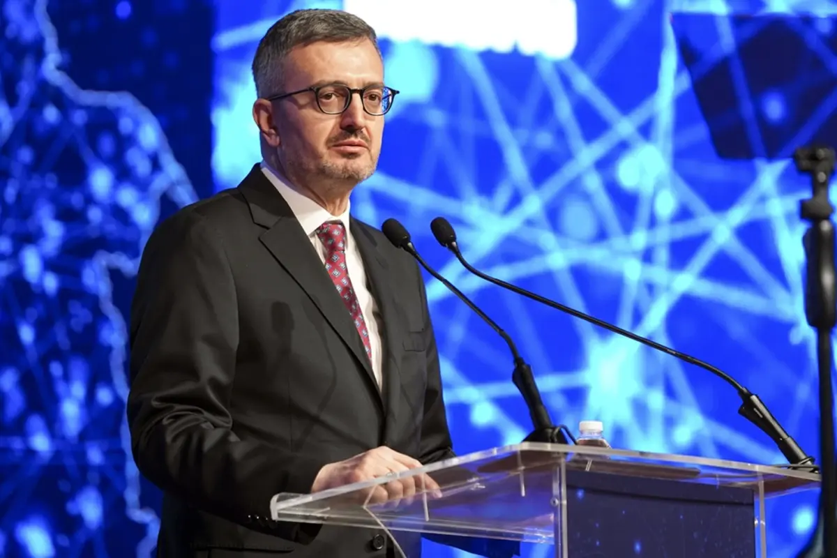 İletişim Başkanı Duran'dan bayrağımıza yapılan saldırıya sert tepki