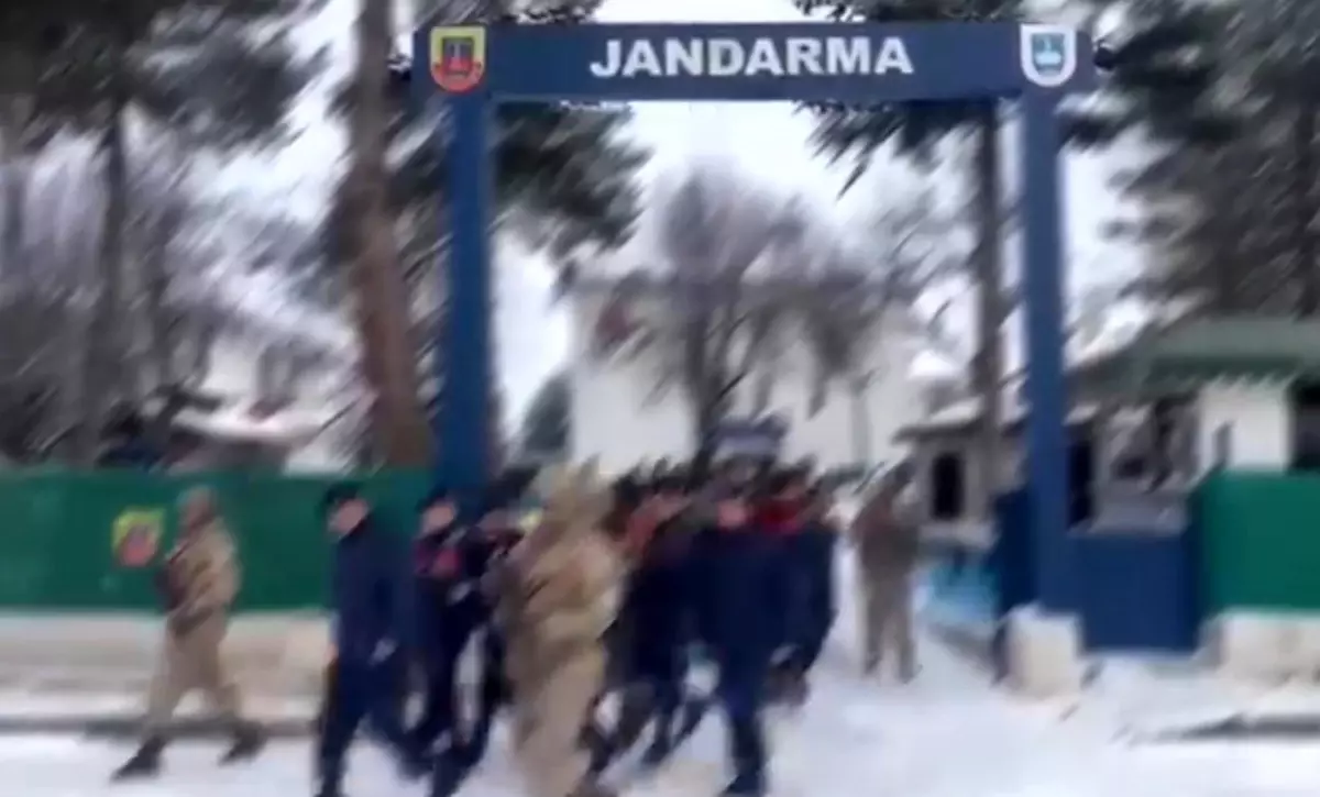 Kastamonu'da 9 farklı adrese uyuşturucu operasyonu: 8 gözaltı