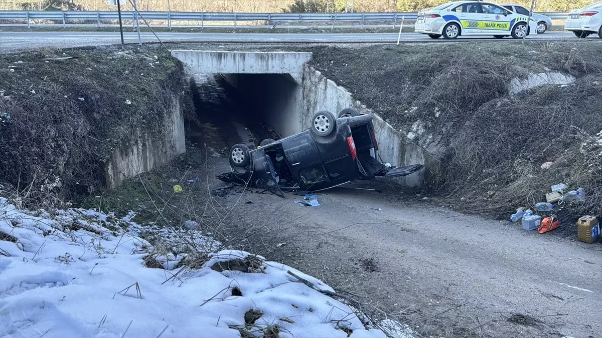Kastamonu'da alt geçide düşen hafif ticari aracın sürücüsü hayatını kaybetti