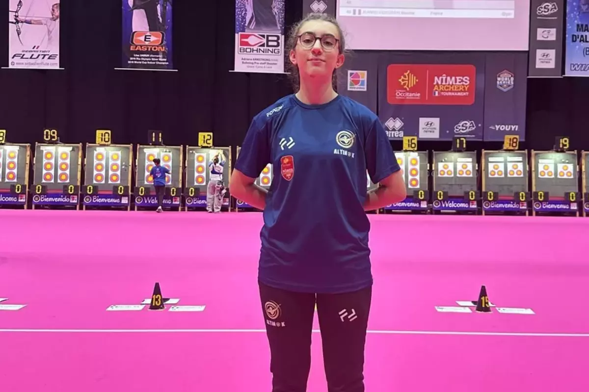 Kendinden büyük rakiplerini deviren 12 yaşındaki Burcu Öncel, dünya dördüncüsü oldu