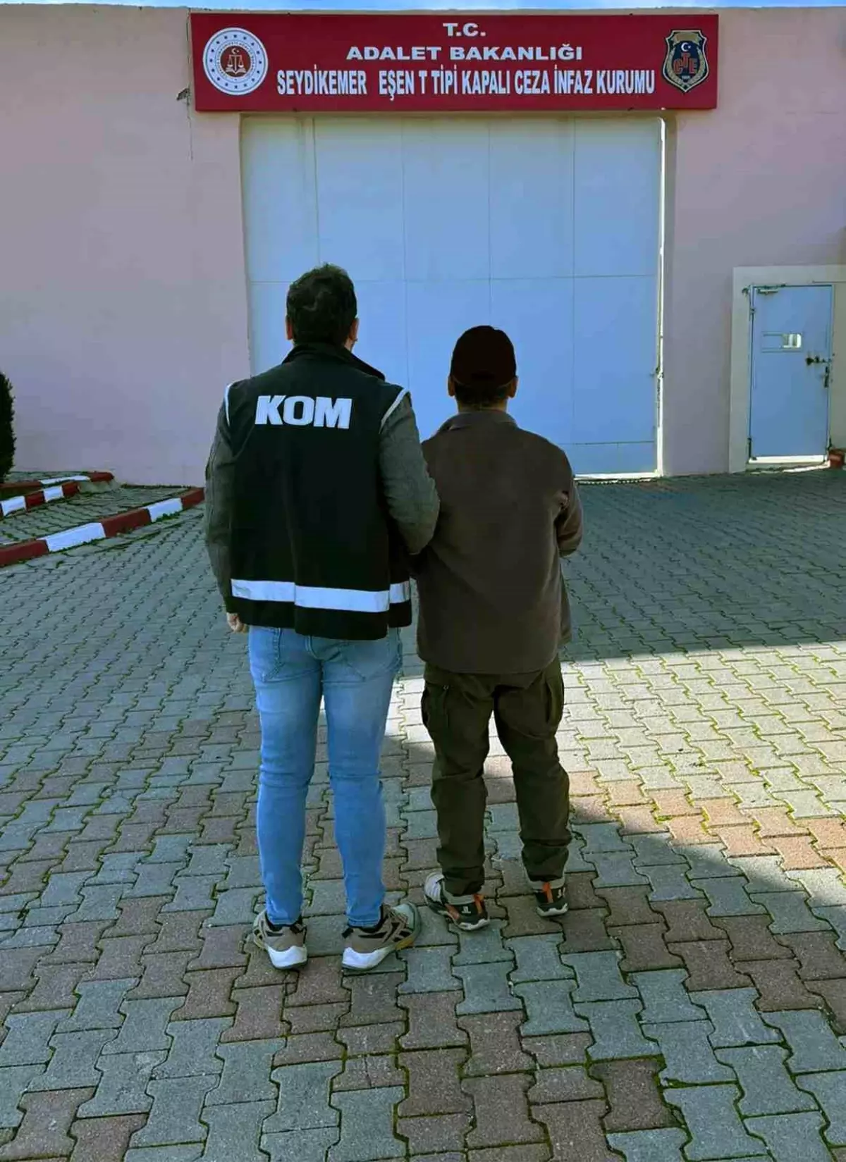 Kesinleşmiş hapis cezası bulunan FETÖ üyesi Seydikemer'de yakalandı