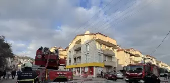 Kocaeli'de apartman dairesinde çıkan yangında 5 kişi dumandan etkilendi