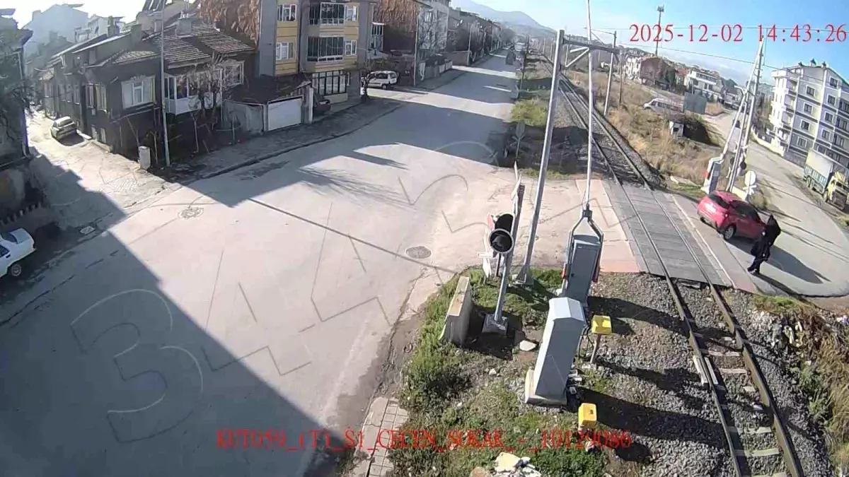 Kütahya'da dikkatsizliğin sebep olduğu kazalar kameraya yansıdı