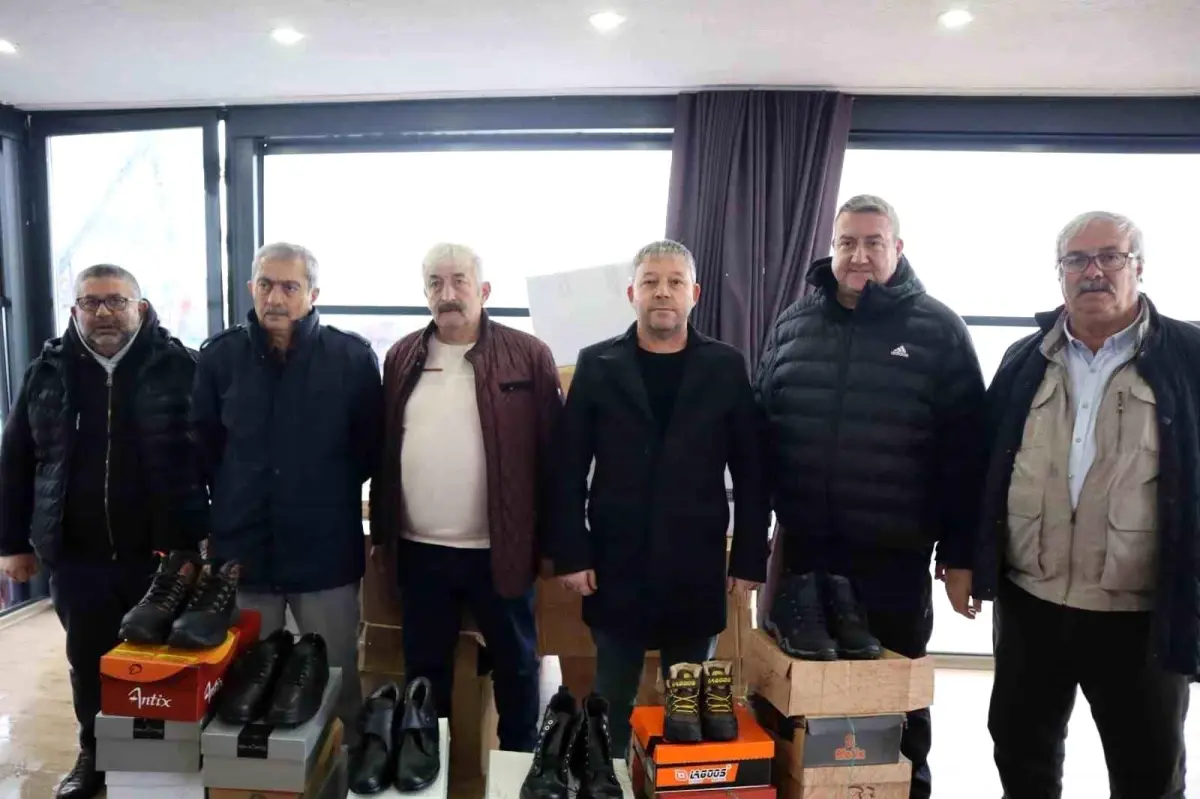 Lunapark işletmecisinden çocuklar için ayakkabı yardımı