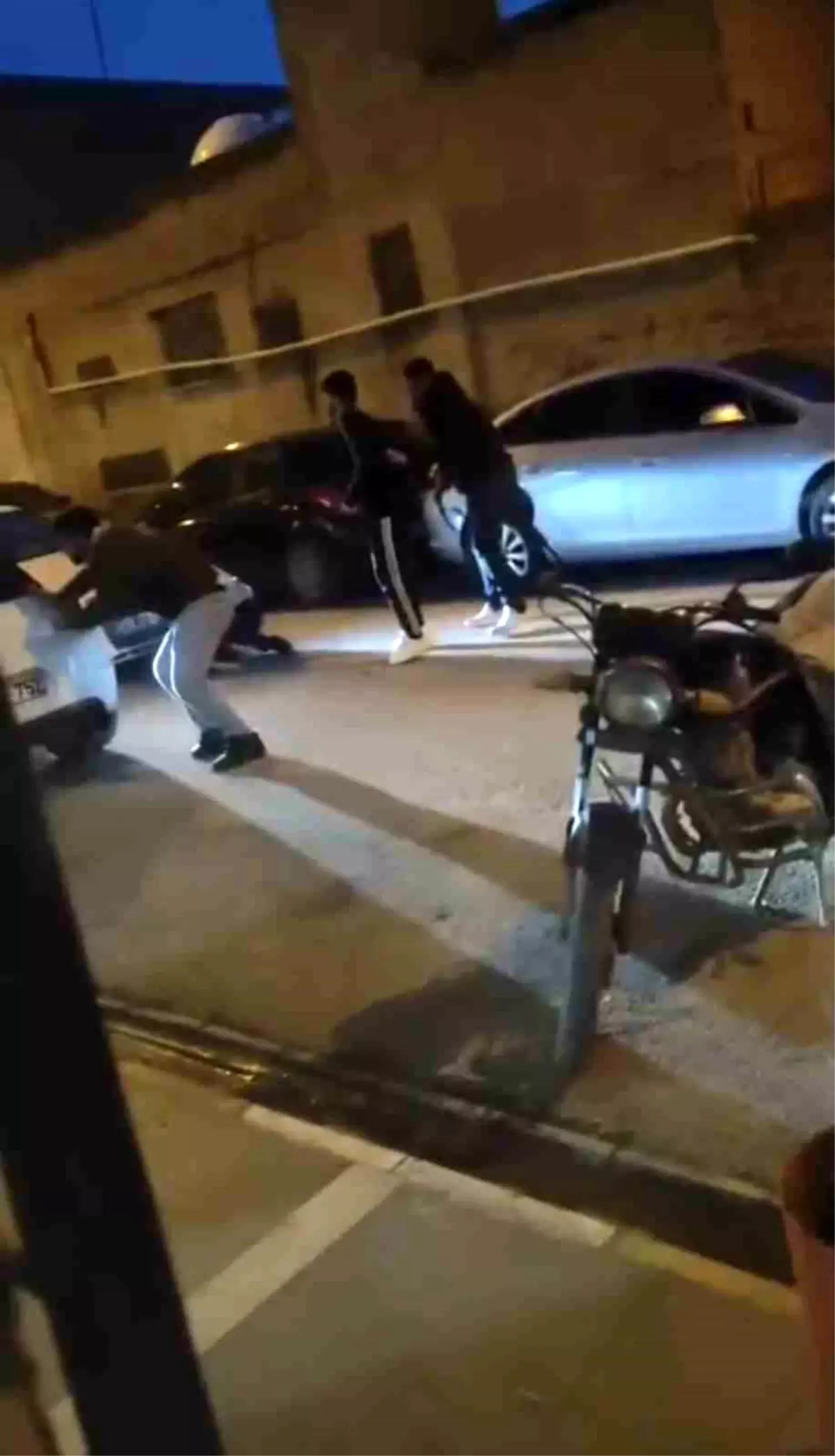 Mardin'de 3 kişinin yaralandığı silahlı kavga kamerada