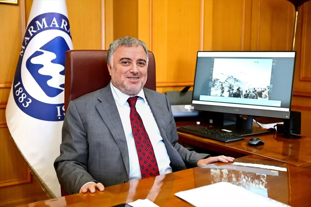 Marmara Üniversitesi Rektörü Okur, AA'nın "Yılın Kareleri" oylamasına katıldı