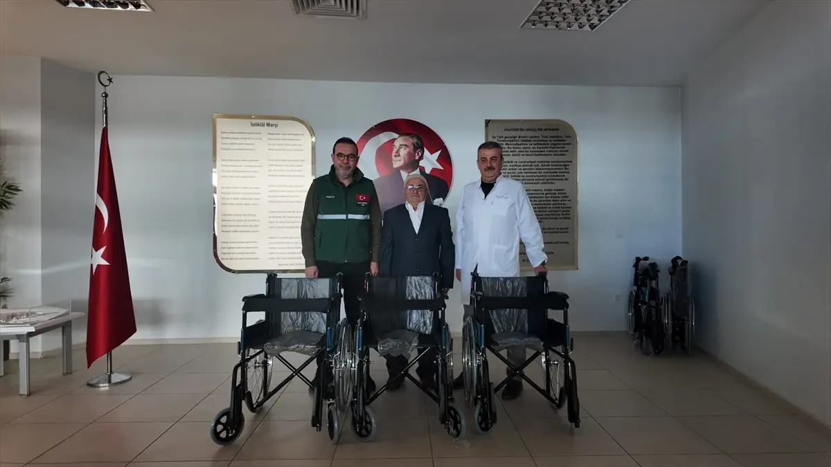 Muğla'da Yeşilay gönüllüsü, hastaneye 13 tekerlekli sandalye bağışladı