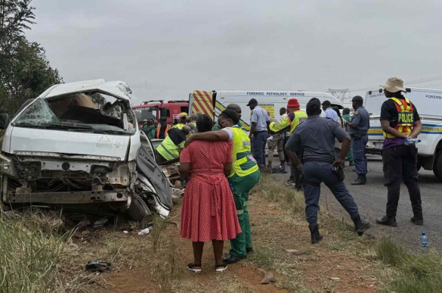 The school minibus collided head-on with a truck! 14 students lost their lives
