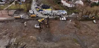 Sapanca Gölü kıyısındaki kaçak yapıların yıkımına başlandı