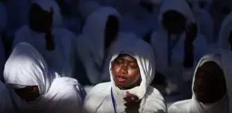 Senegal'de Layene tarikatı mensupları 'beyazlar' içinde birlik mesajı için toplandı