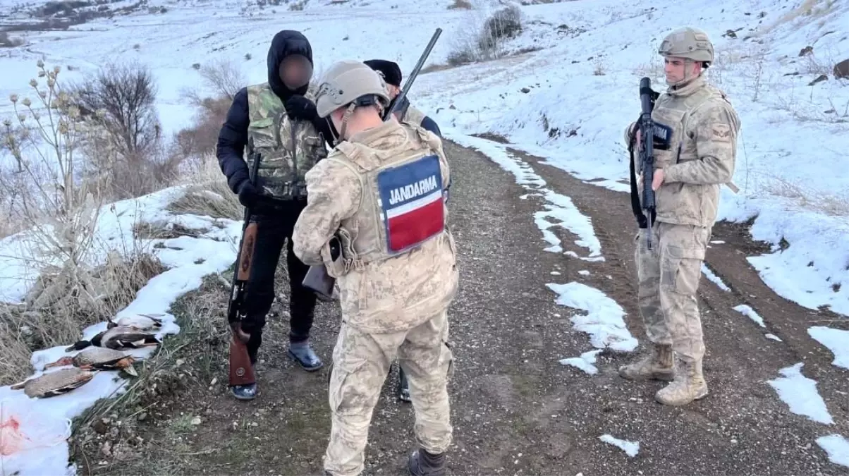 Tunceli'de suça geçit yok: Kaçak avcılara ceza kesilirken terör şüphelisi tutuklandı