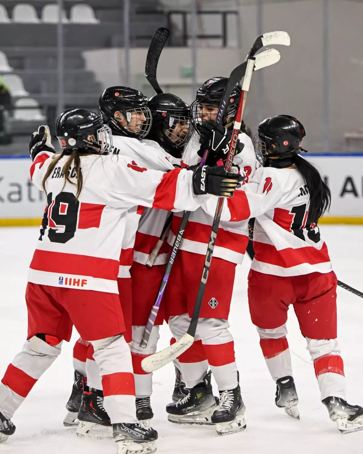 U18 Kadın Buz Hokeyi Milli Takımı Yeni Zelanda'yı 3-1 yendi