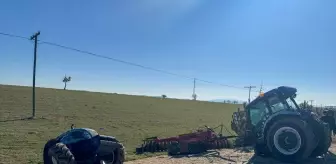 Uşak'ta panelvanla çarpışan traktör ikiye bölündü