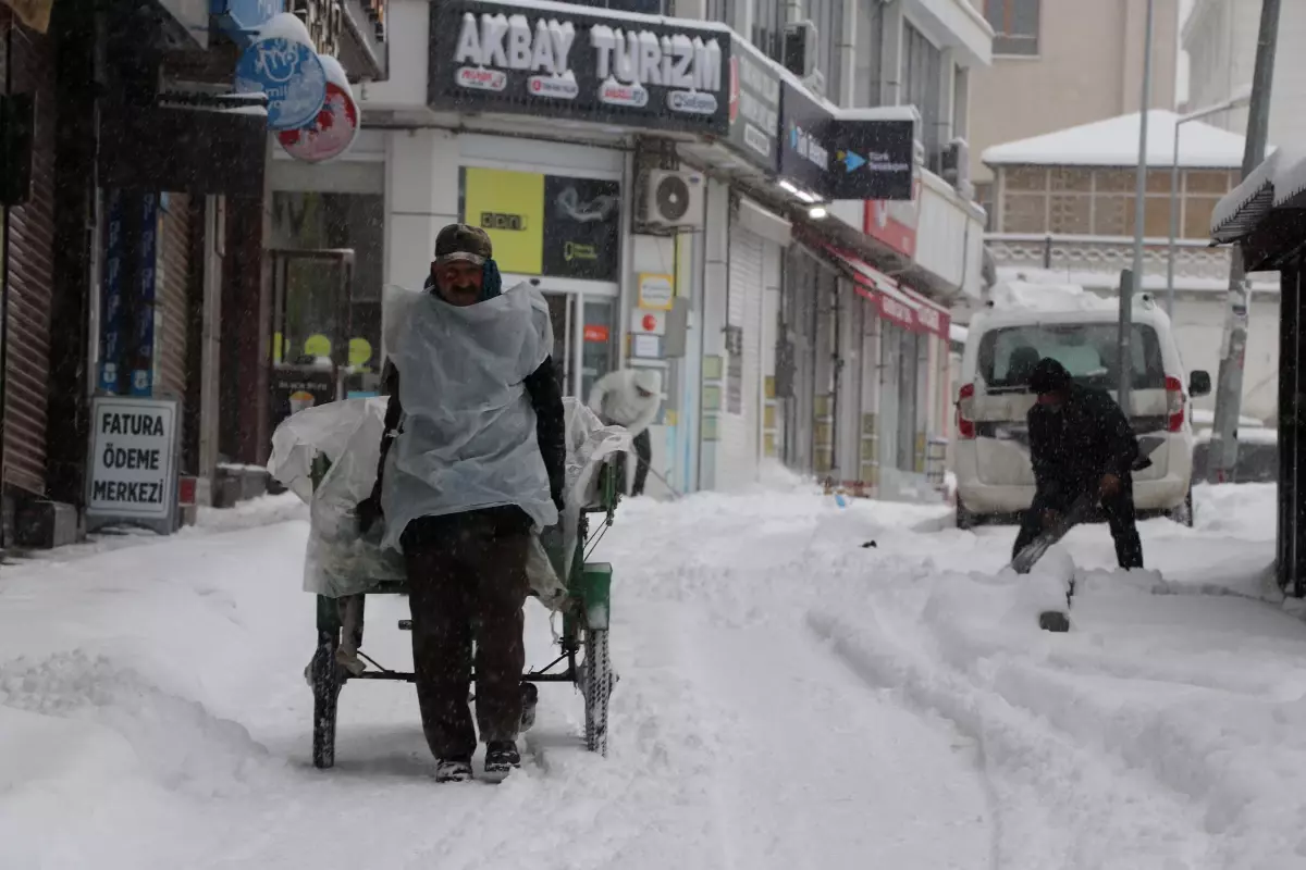 Van'da 287 Yerleşim Yerinin Yolu Kar ve Tipi Nedeniyle Ulaşıma Kapandı