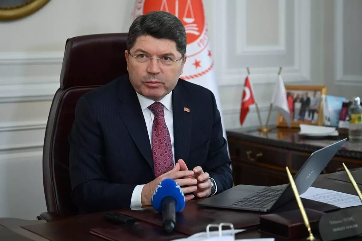 Adalet Bakanı Yılmaz Tunç: Bayrak provokasyonuna ilişkin 14 kişi gözaltına alındı