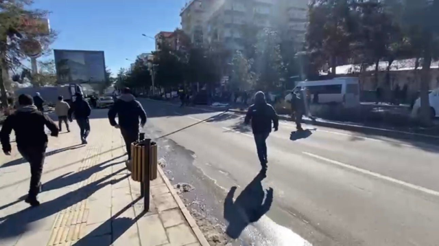 adliye cikisinda tekmeli yumruklu kavga 19488639 7635 m