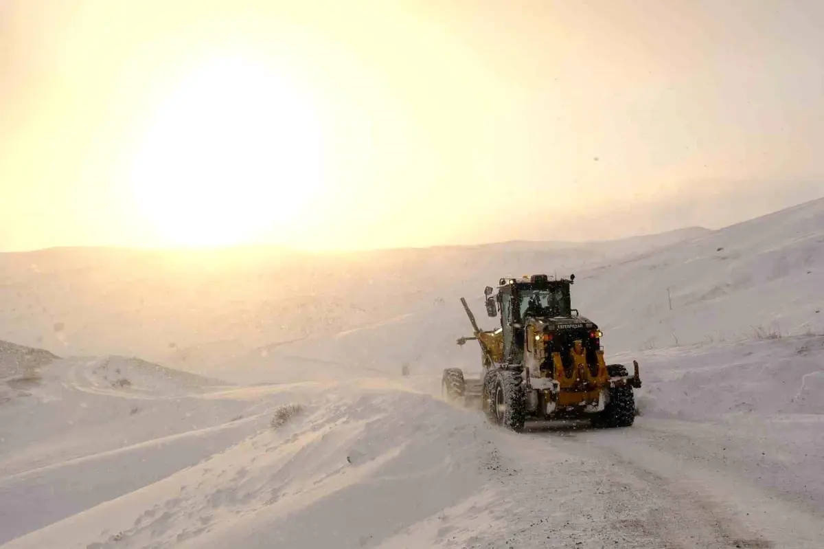 Ağrı'da 110 köy yolu ulaşıma kapandı
